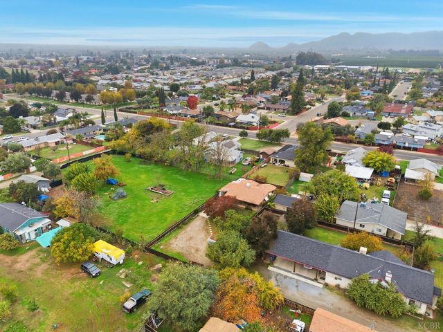 469 Pomgranate Street, Woodlake, CA 93286