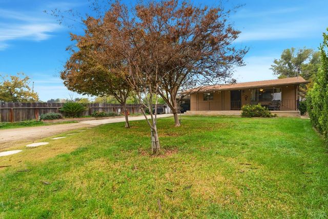 469 Pomgranate Street, Woodlake, CA 93286