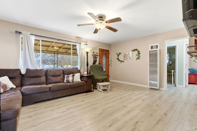 469 Pomgranate Street, Woodlake, CA 93286