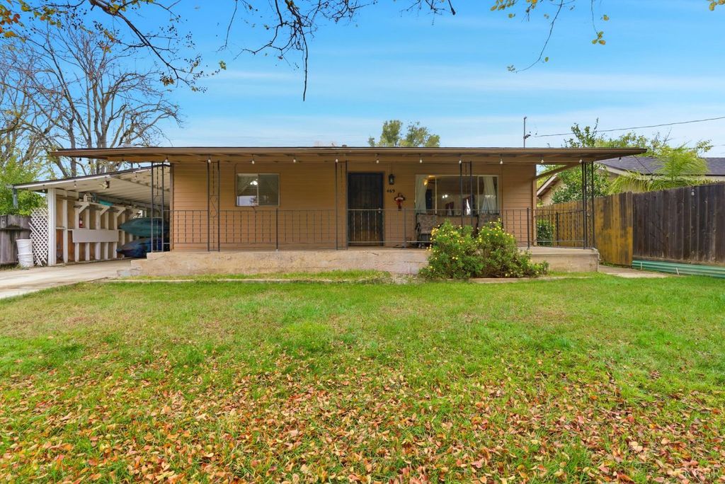 469 Pomgranate Street, Woodlake, CA 93286