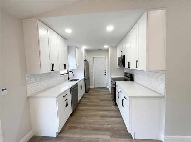 4864 LAKE SHORE DRIVE, St Cloud, FL 34772