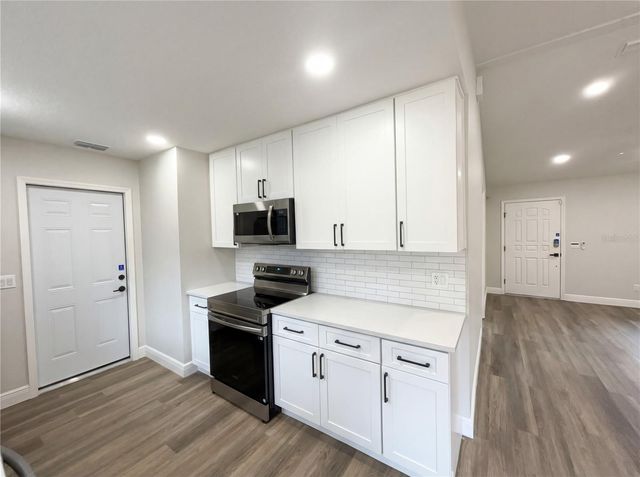 4864 LAKE SHORE DRIVE, St Cloud, FL 34772