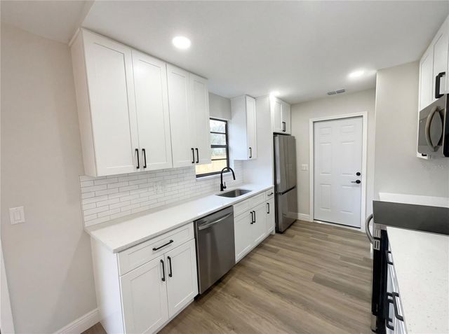 4864 LAKE SHORE DRIVE, St Cloud, FL 34772