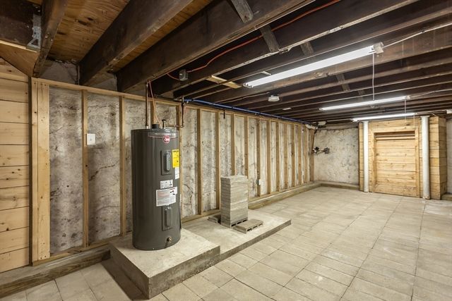 521 Kempton St, New Bedford, MA 02740