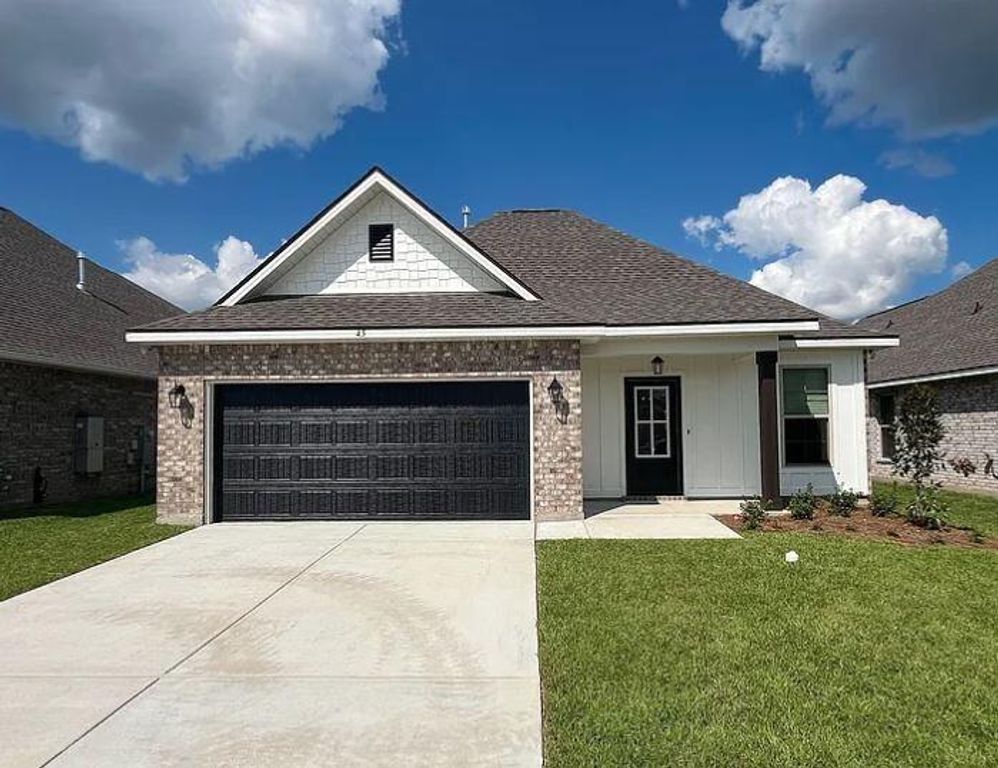 45 Hydrangea Boulevard, Freeport, FL 32439