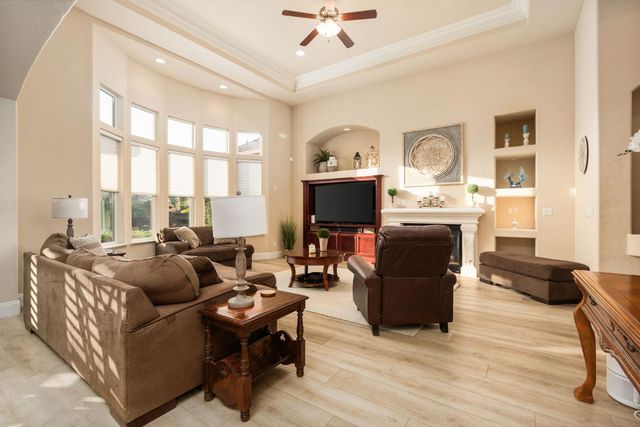 3652 Serena Avenue, Clovis, CA 93619