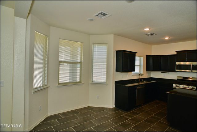 523 Sunset Valley Avenue, El Paso, TX 79927