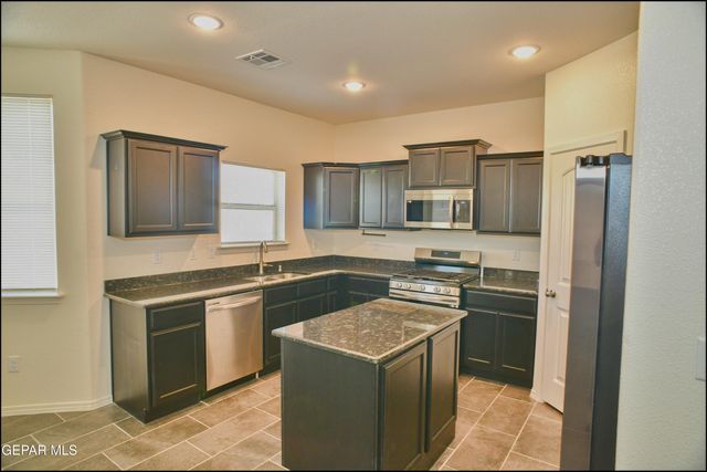 523 Sunset Valley Avenue, El Paso, TX 79927