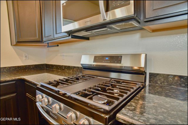 523 Sunset Valley Avenue, El Paso, TX 79927