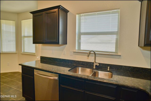 523 Sunset Valley Avenue, El Paso, TX 79927