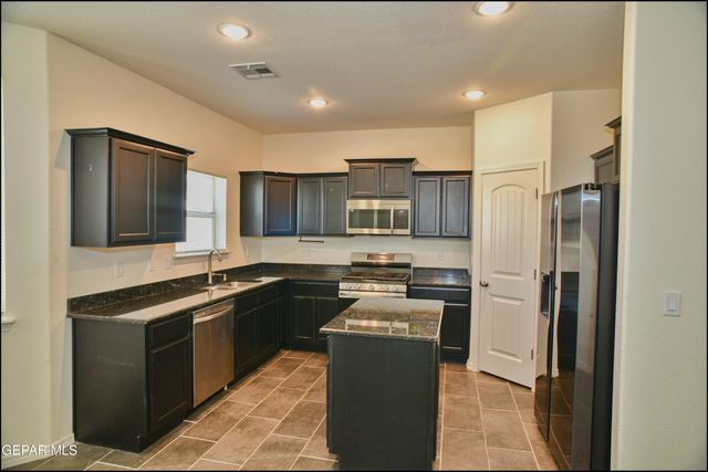 523 Sunset Valley Avenue, El Paso, TX 79927