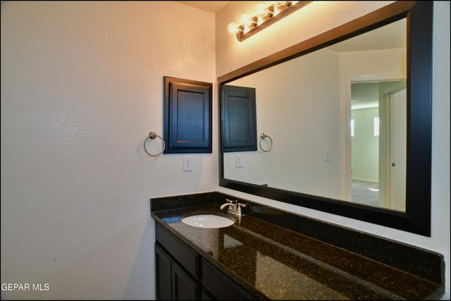 523 Sunset Valley Avenue, El Paso, TX 79927