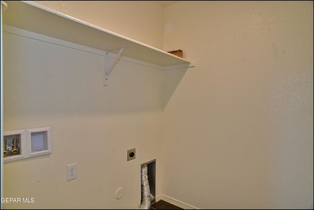 523 Sunset Valley Avenue, El Paso, TX 79927