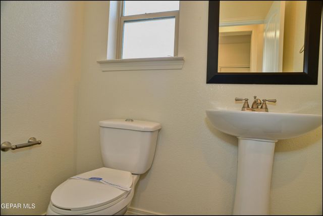 523 Sunset Valley Avenue, El Paso, TX 79927