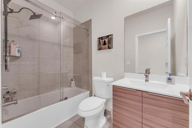 8822 NW 161st Terrace, Miami Lakes, FL 33018