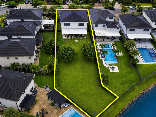8822 NW 161st Terrace, Miami Lakes, FL 33018