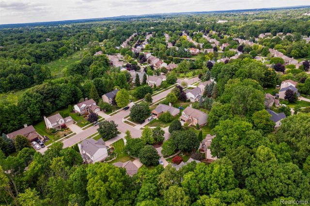 969 Hidden Creek Drive, South Lyon, MI 48178