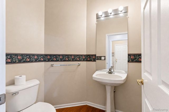 969 Hidden Creek Drive, South Lyon, MI 48178