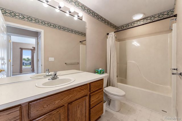 969 Hidden Creek Drive, South Lyon, MI 48178