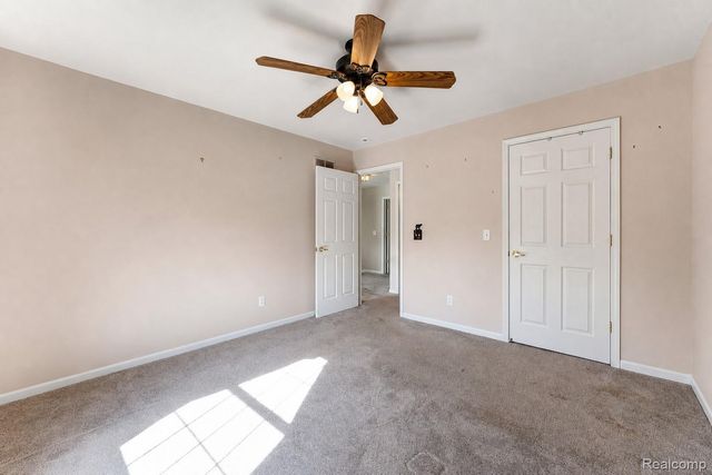 969 Hidden Creek Drive, South Lyon, MI 48178