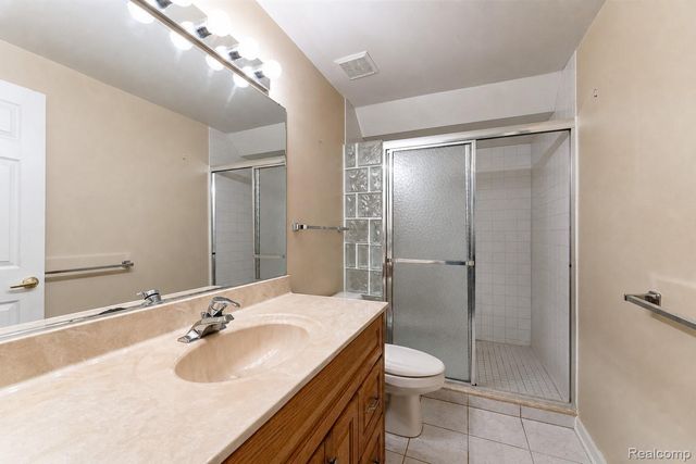 969 Hidden Creek Drive, South Lyon, MI 48178