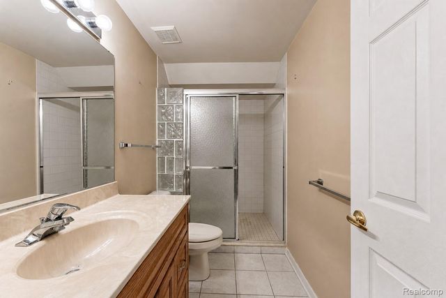 969 Hidden Creek Drive, South Lyon, MI 48178