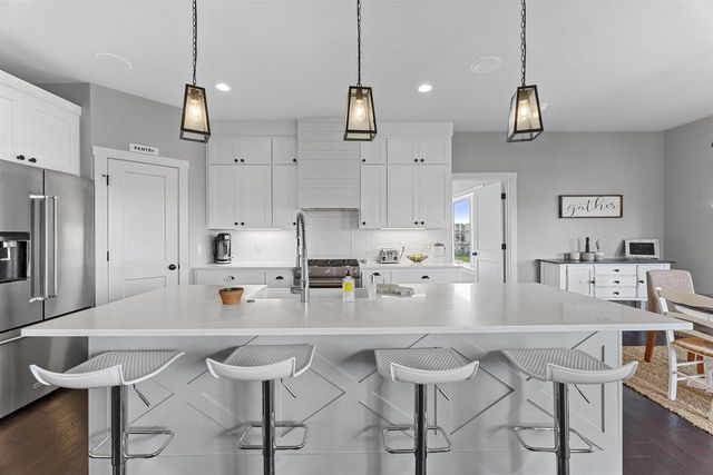6697 Morning Dew Lane, Sun Prairie, WI 53590