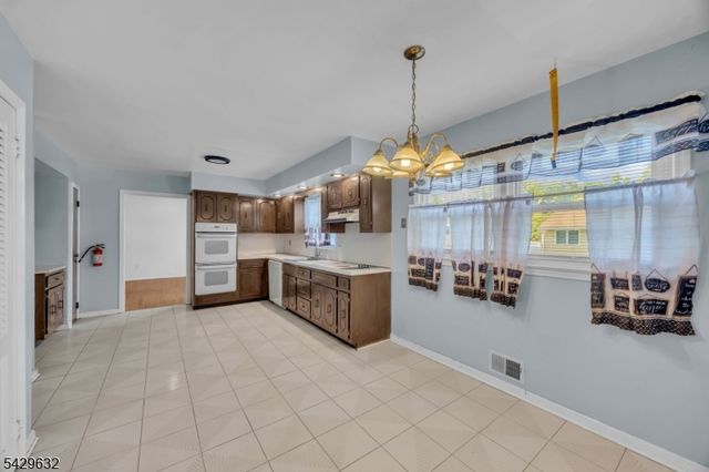 712 Moses Dr, Rahway City, NJ 07065