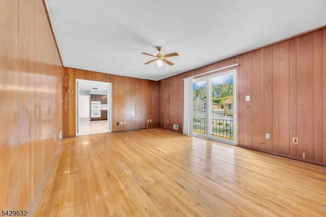 712 Moses Dr, Rahway City, NJ 07065