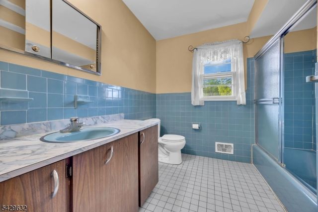 712 Moses Dr, Rahway City, NJ 07065