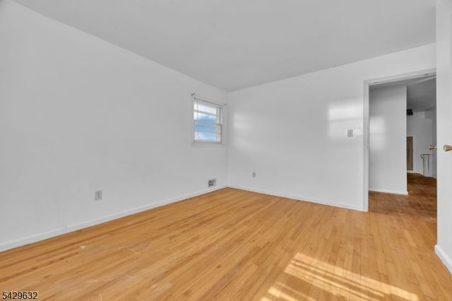 712 Moses Dr, Rahway City, NJ 07065