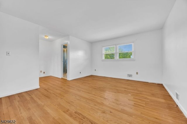 712 Moses Dr, Rahway City, NJ 07065