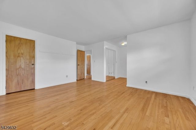 712 Moses Dr, Rahway City, NJ 07065
