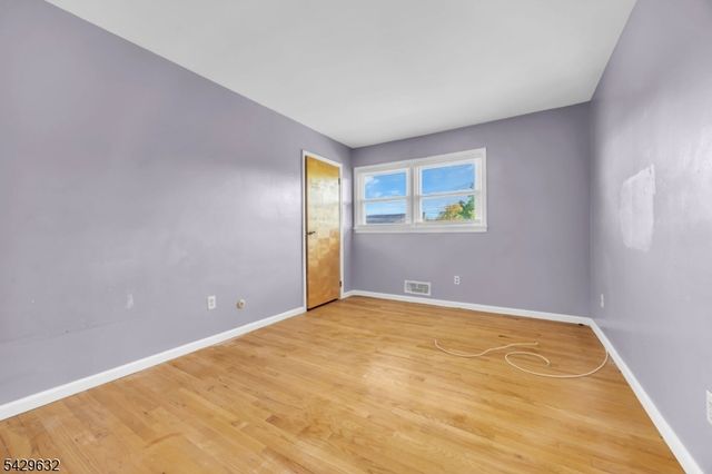 712 Moses Dr, Rahway City, NJ 07065