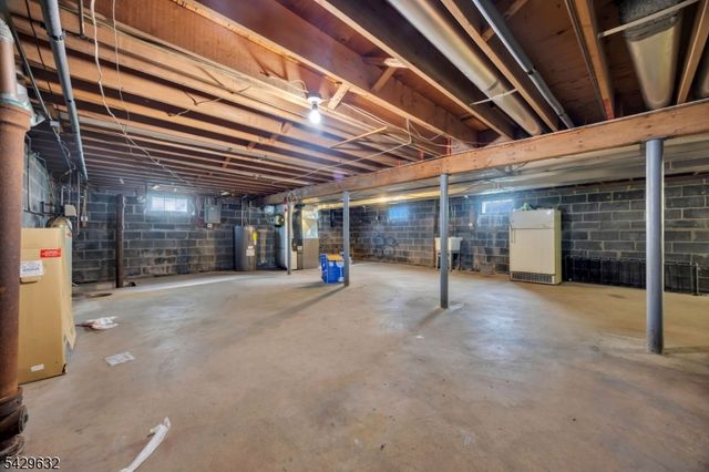 712 Moses Dr, Rahway City, NJ 07065