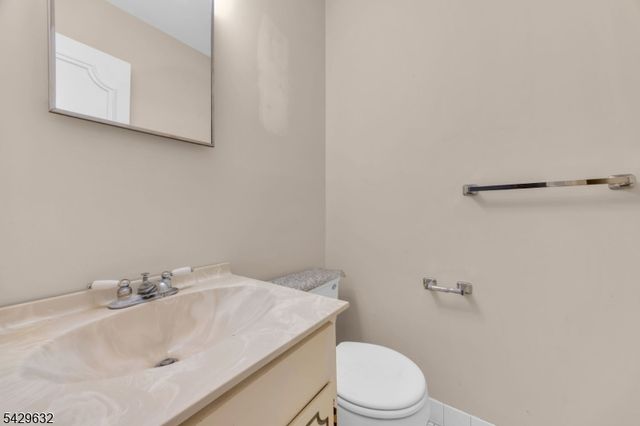 712 Moses Dr, Rahway City, NJ 07065