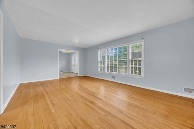 712 Moses Dr, Rahway City, NJ 07065