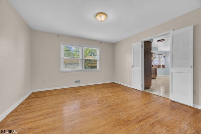 712 Moses Dr, Rahway City, NJ 07065