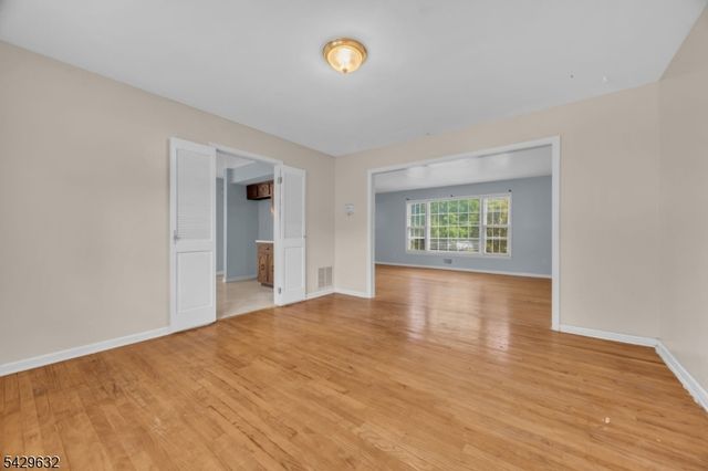 712 Moses Dr, Rahway City, NJ 07065