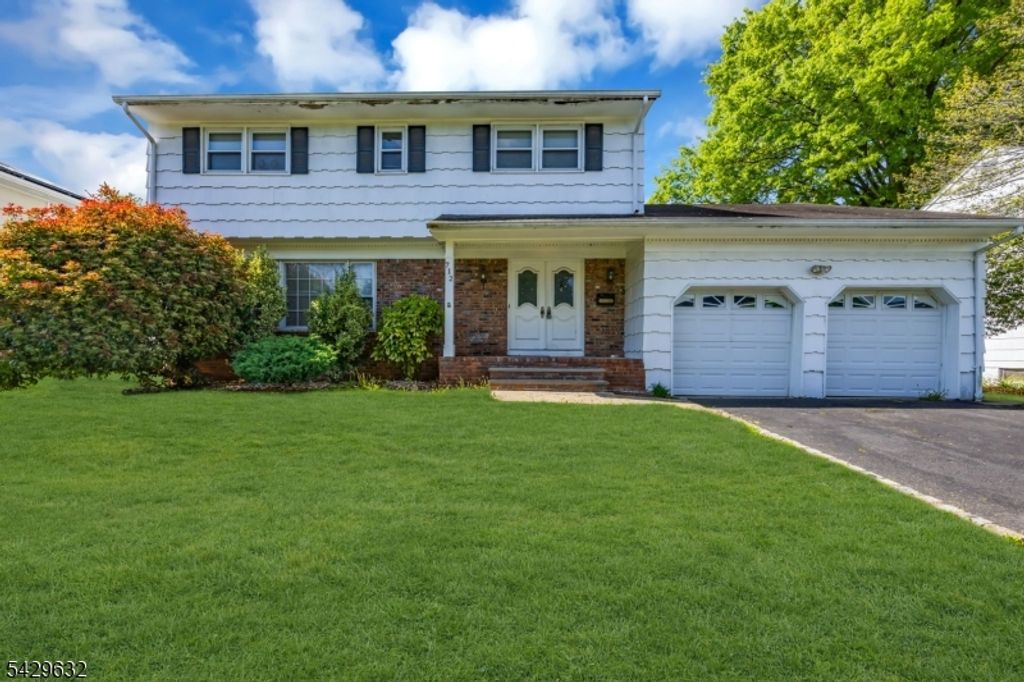 712 Moses Dr, Rahway City, NJ 07065