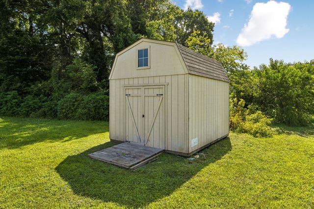 1909 Susan Rd, Columbia, TN 38401