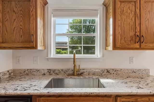 1909 Susan Rd, Columbia, TN 38401