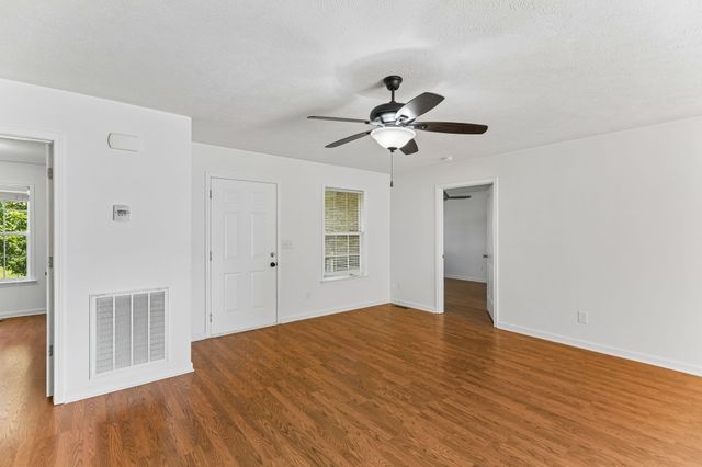 1909 Susan Rd, Columbia, TN 38401