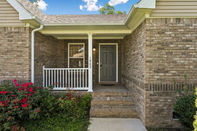 1909 Susan Rd, Columbia, TN 38401