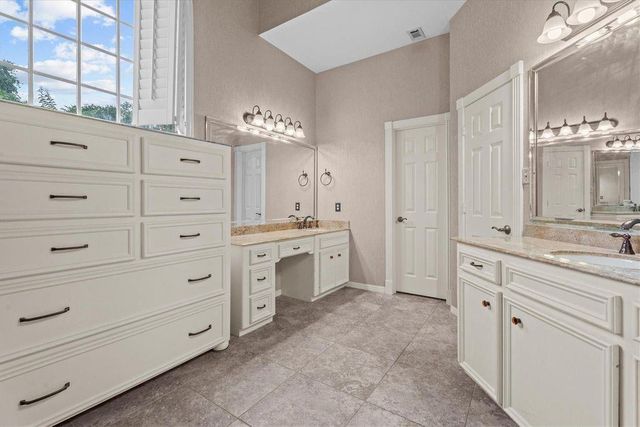 5038 Huntwick Parc Court, Houston, TX 77069