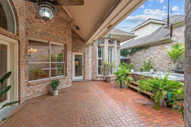 5038 Huntwick Parc Court, Houston, TX 77069