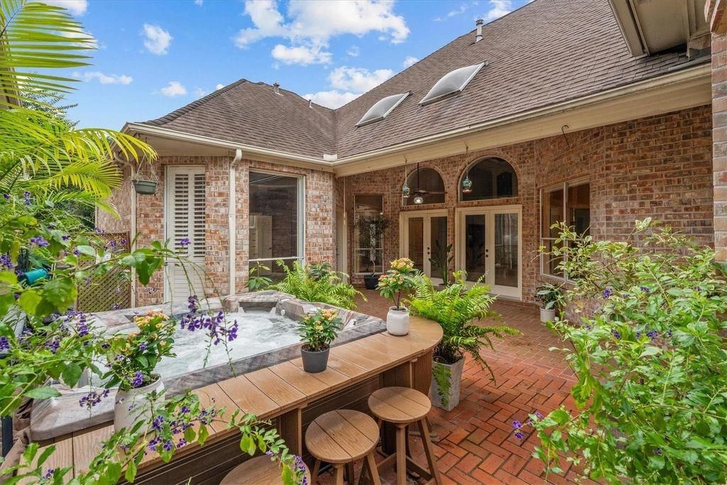 5038 Huntwick Parc Court, Houston, TX 77069
