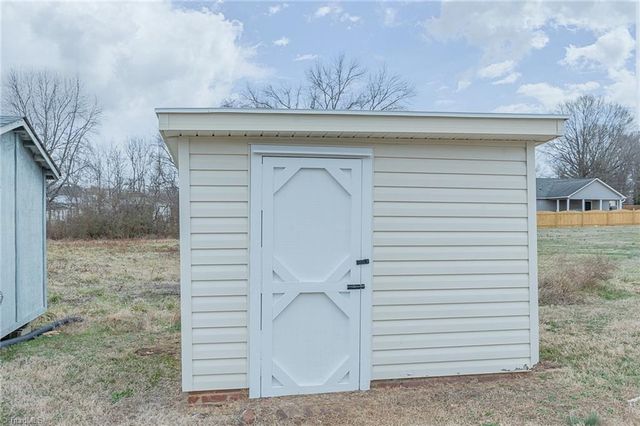 138 Elizabeth Street, Lexington, NC 27295