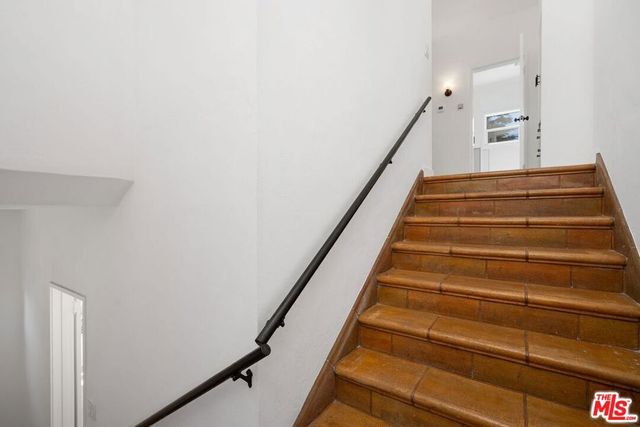 4526 St Elmo Drive, Los Angeles, CA 90019