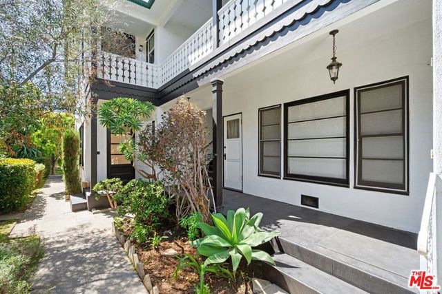 4526 St Elmo Drive, Los Angeles, CA 90019